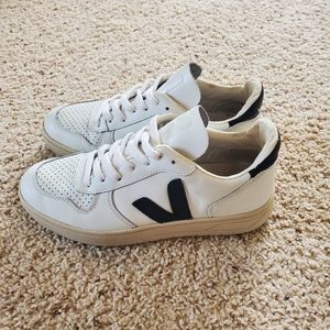 Veja V-10 V10 black and white sneakers